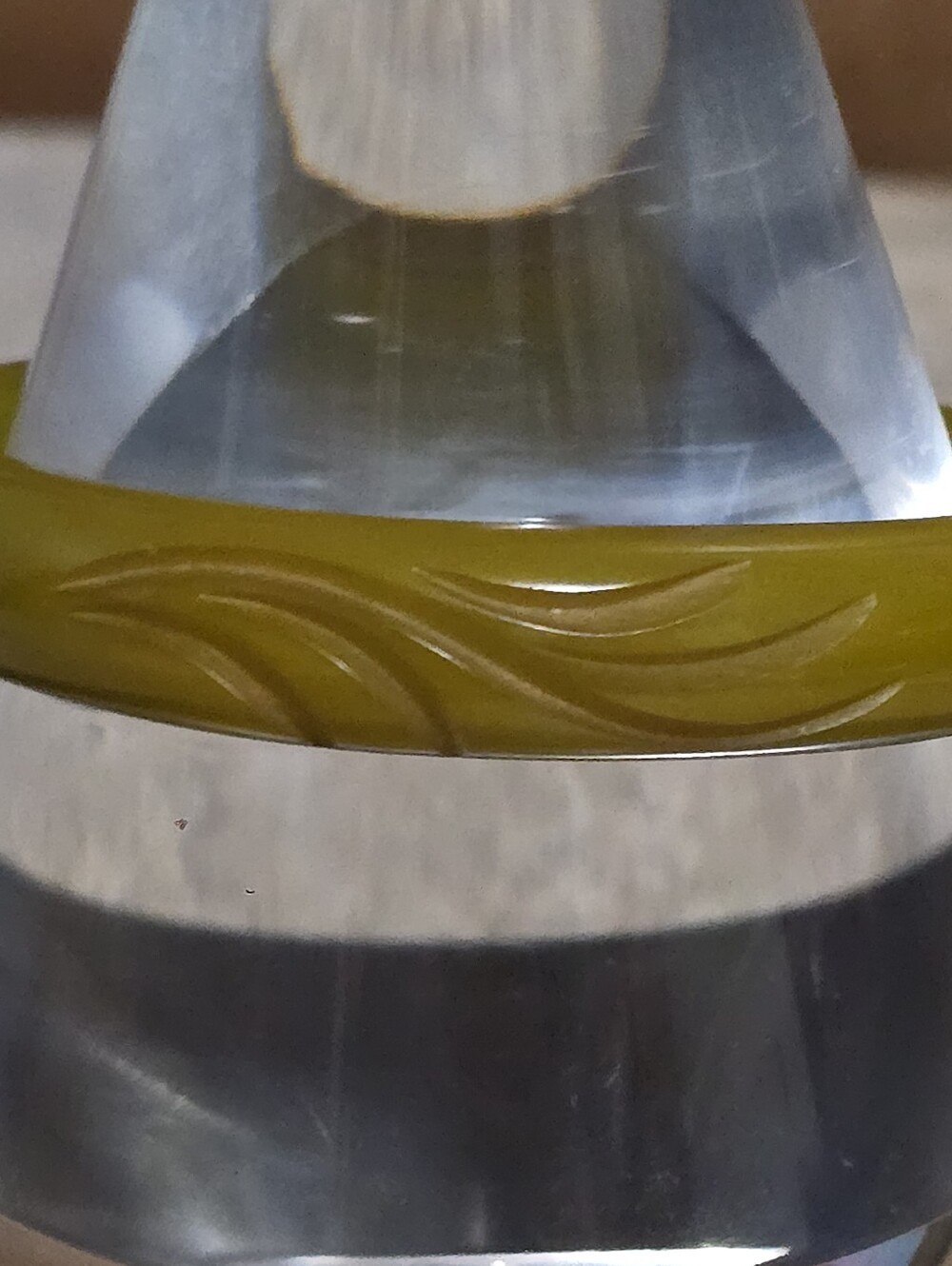 Bakelite Olive Green Carved Bangle Bracelet - Picture 4 of 5